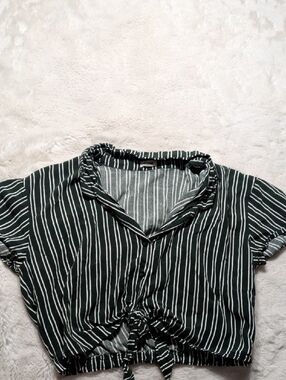 Garage Striped Tie-Front Short Sleeve Top‎ in Dark Green and White